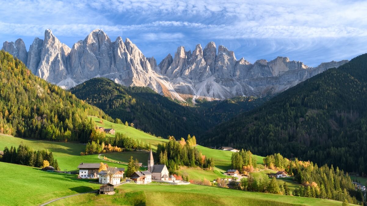 意大利 多洛米蒂山 瓦尔迪奈斯山脉 风景 4K 高清壁纸