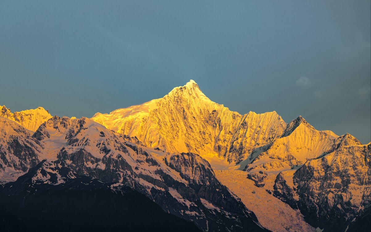 日照金山 4k 超清 电脑桌面壁纸